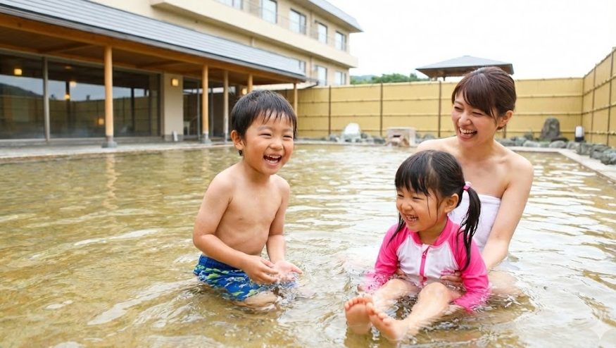 子連れ家族やカップルで賑やかに楽しむリゾート
