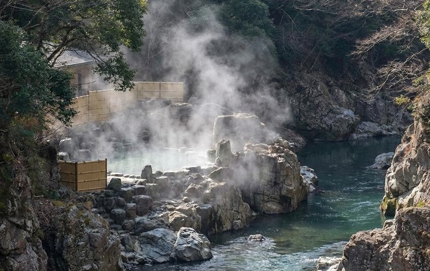 渓谷美の宿で対岸から露天風呂が見える要因