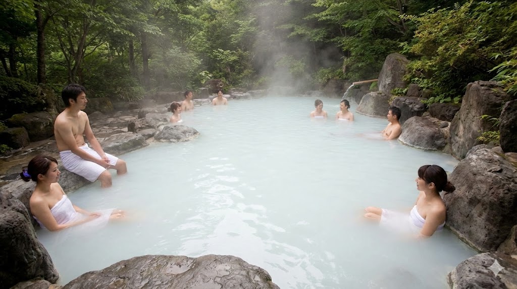 憧れの混浴露天風呂を安心して楽しむマナーと準備